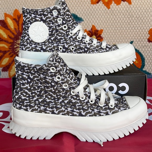 Converse A00877C
CTAS LUGGED 2.0 HI
SAND DUNE/EGRET/EGRET
WMNS sneakers Platform - Picture 3 of 16